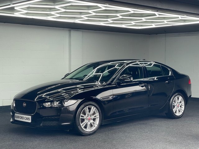 2017 Jaguar Xe - Photo 2