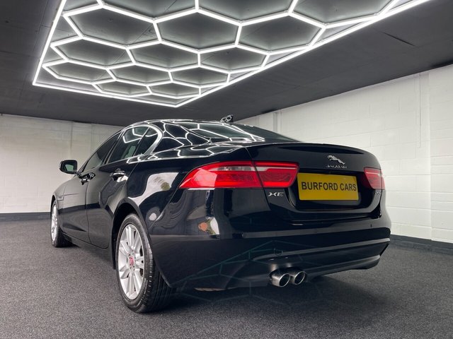 2017 Jaguar Xe - Photo 6