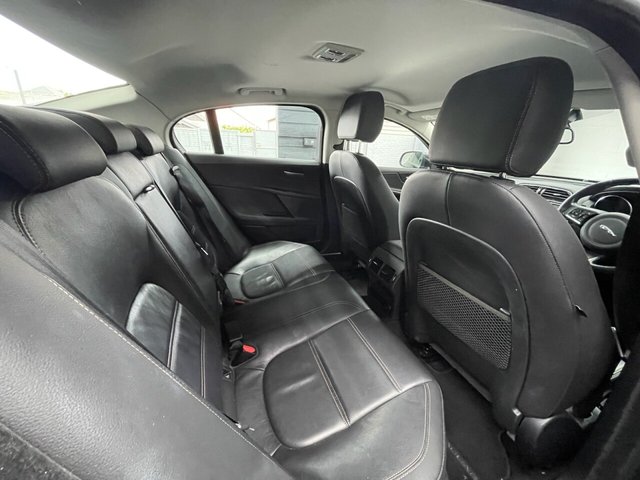 2017 Jaguar Xe - Photo 8