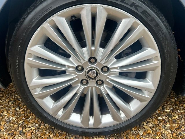 2010 JAGUAR XF - Photo 8