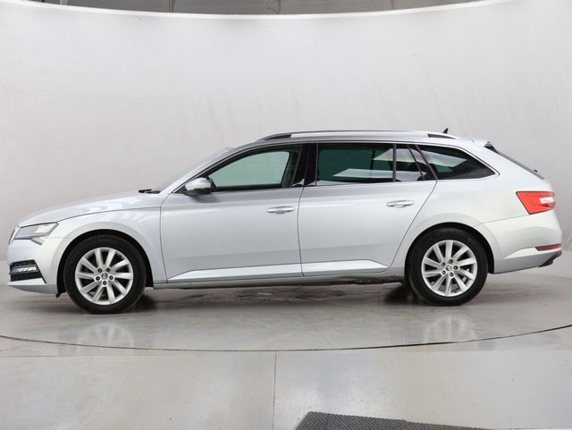 2021 Skoda Superb - Photo 6