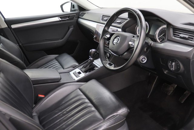 2021 Skoda Superb - Photo 10