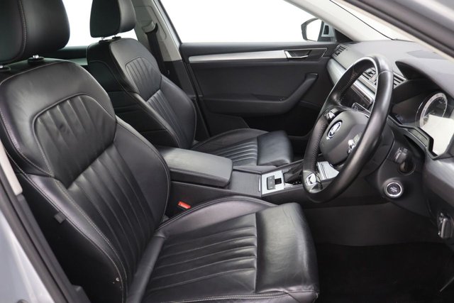 2021 Skoda Superb - Photo 12