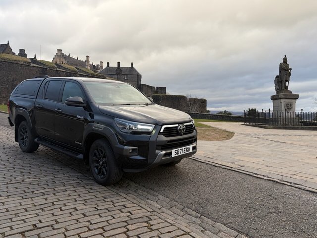 2022 TOYOTA HI-LUX 2.8 D-4D Invincible X Pickup Double Cab 4dr Diesel Manual 4WD Euro 6 (s/s) (204 ps)