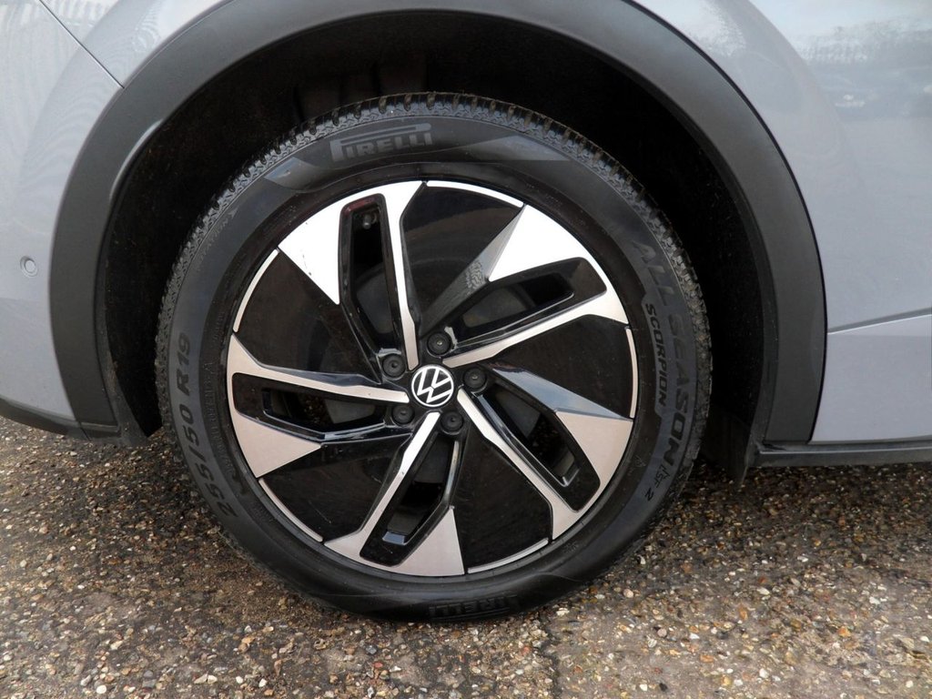 USED 2023 23 VOLKSWAGEN ID.5 Pro 77kWh Style SUV 5dr Electric Auto (174 ps) Heated Seats And Steering Wheel
