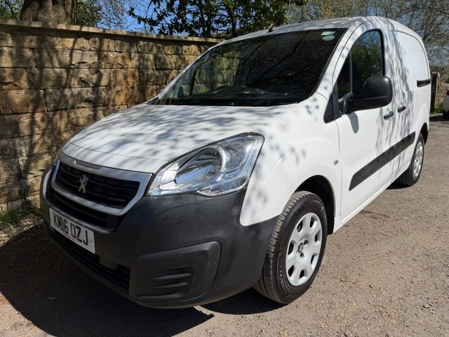 View our PEUGEOT E-PARTNER