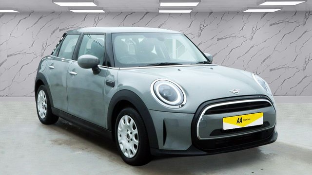 2022 MINI Hatch 1.5L One Classic 5dr - Photo 2