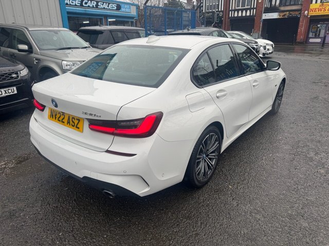 2022 BMW 3 SERIES - Photo 3