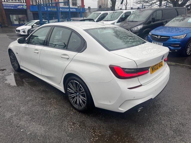 2022 BMW 3 SERIES - Photo 5