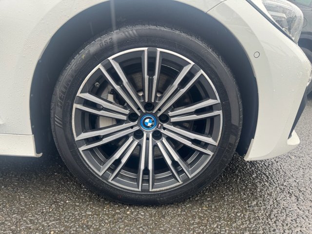 2022 BMW 3 SERIES - Photo 8