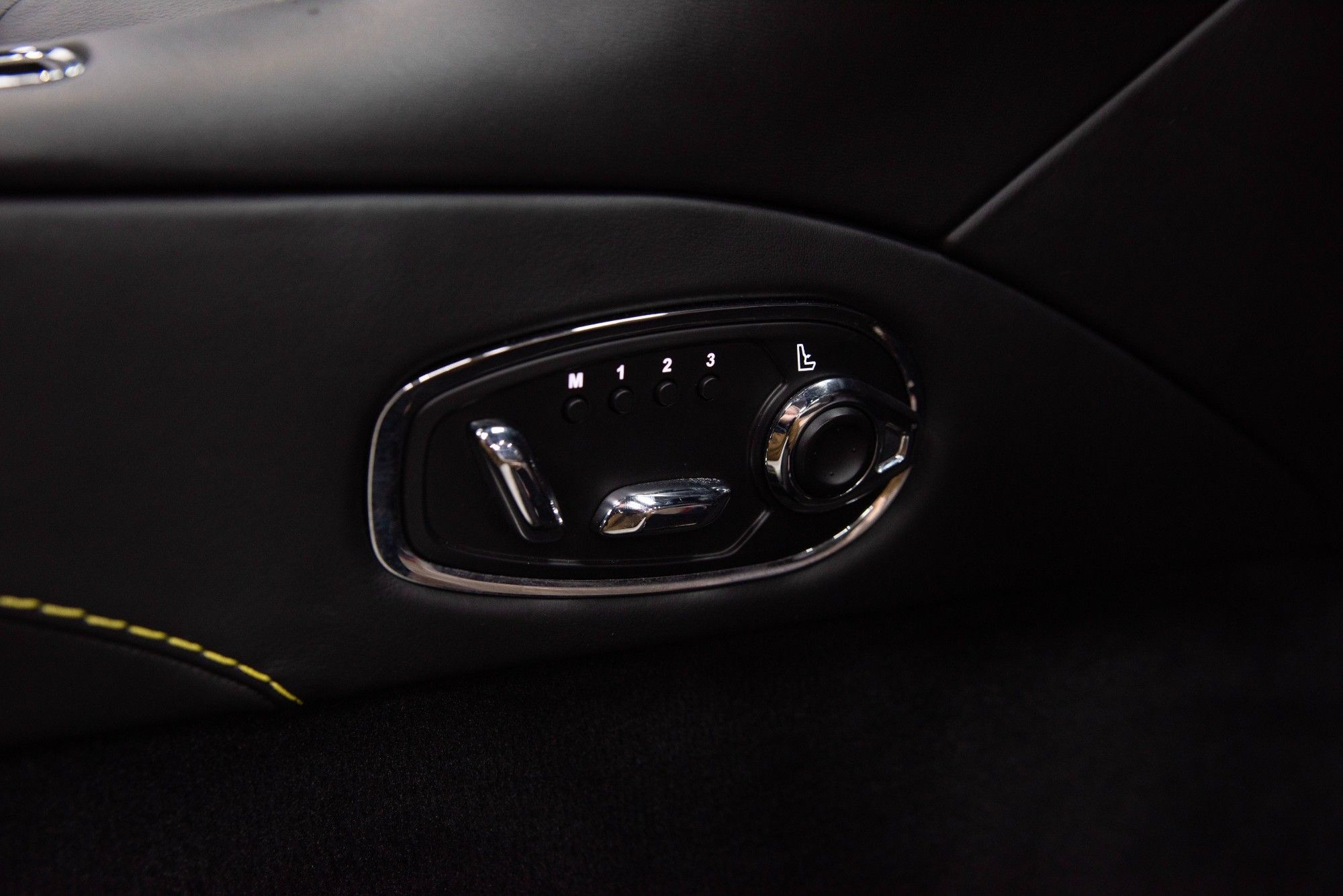 USED 2021 K ASTON MARTIN DBS 5.2 V12 BiTurbo Volante  