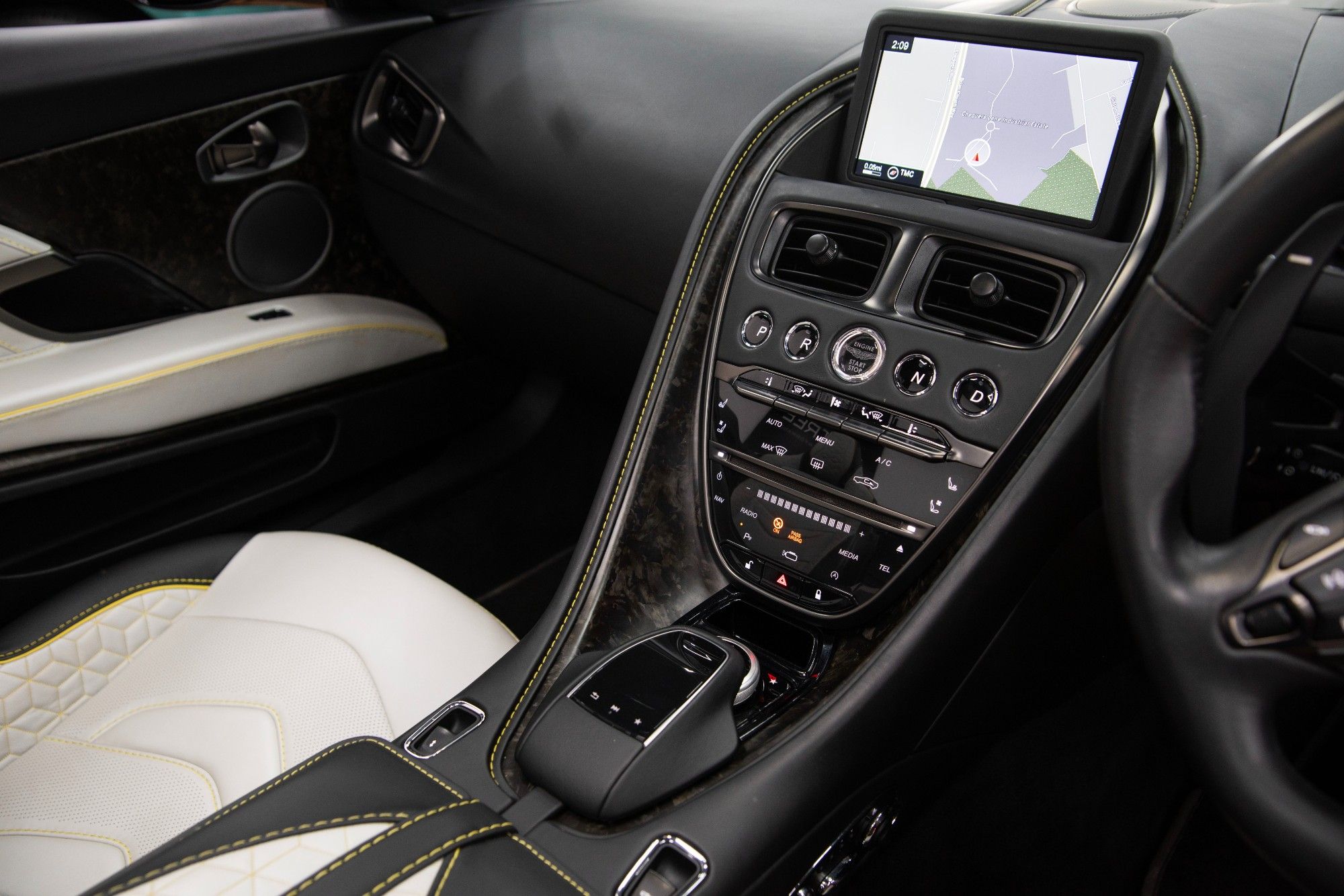 USED 2021 K ASTON MARTIN DBS 5.2 V12 BiTurbo Volante  