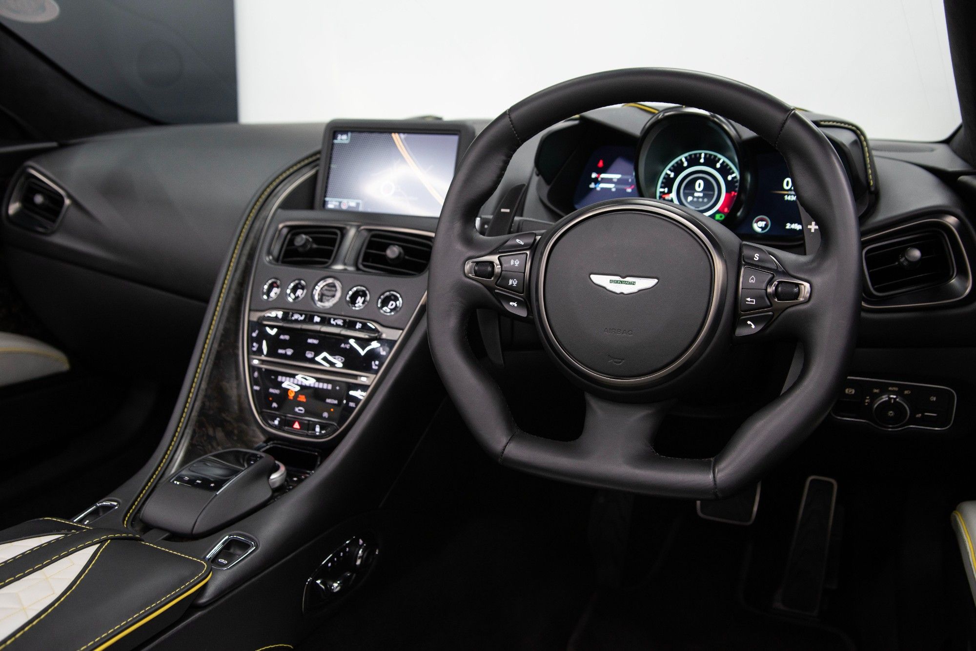 USED 2021 K ASTON MARTIN DBS 5.2 V12 BiTurbo Volante  