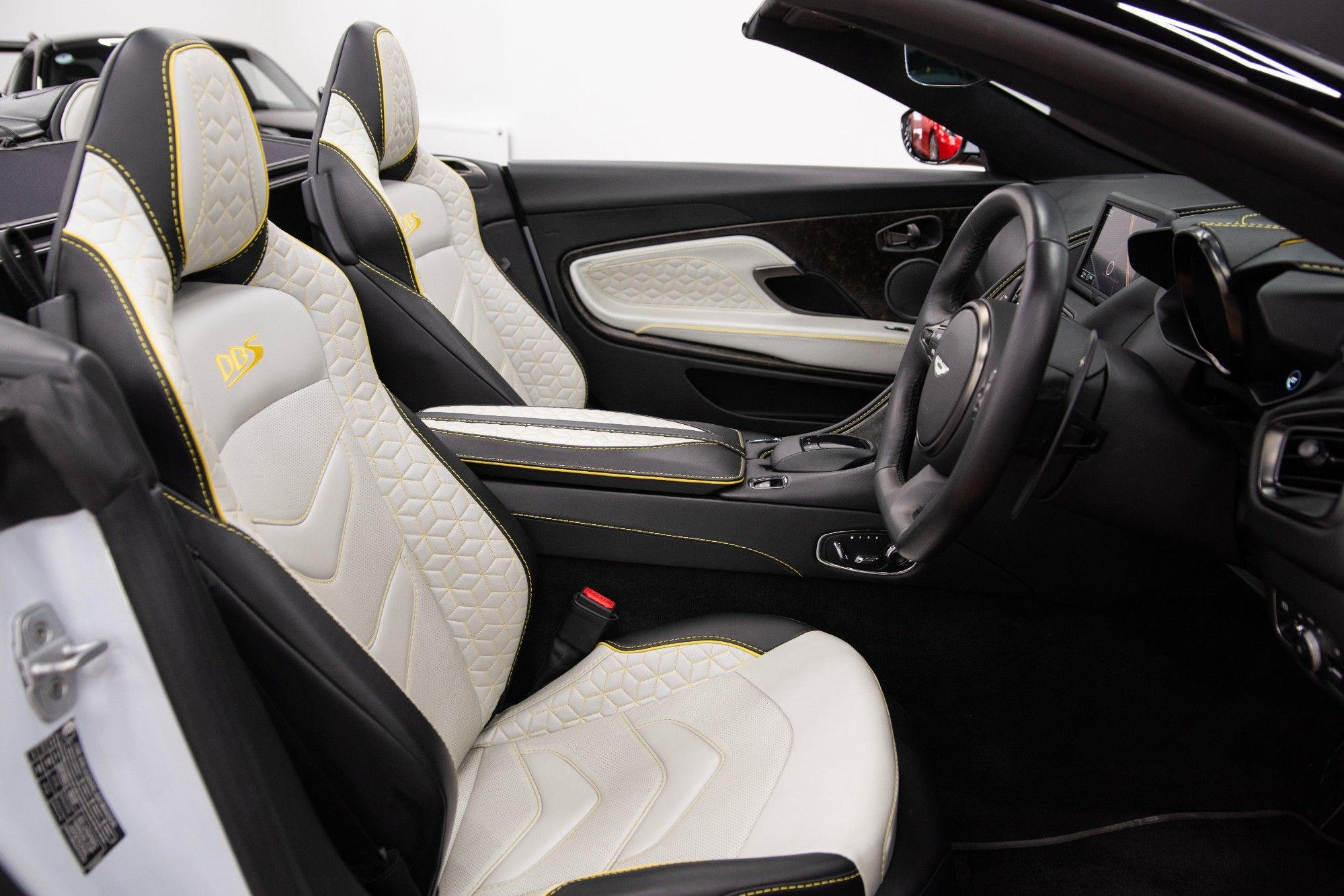 USED 2021 K ASTON MARTIN DBS 5.2 V12 BiTurbo Volante  