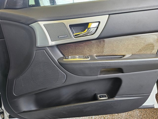 2014 Jaguar Xf 3L Premium Luxury 5dr - Photo 10