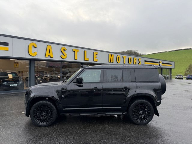 2026 Land Rover Defender 110 - Photo 3