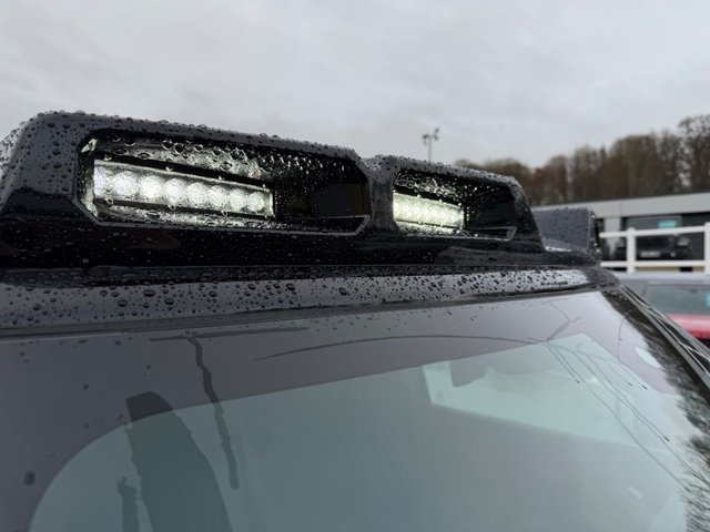 2026 Land Rover Defender 110 - Photo 9