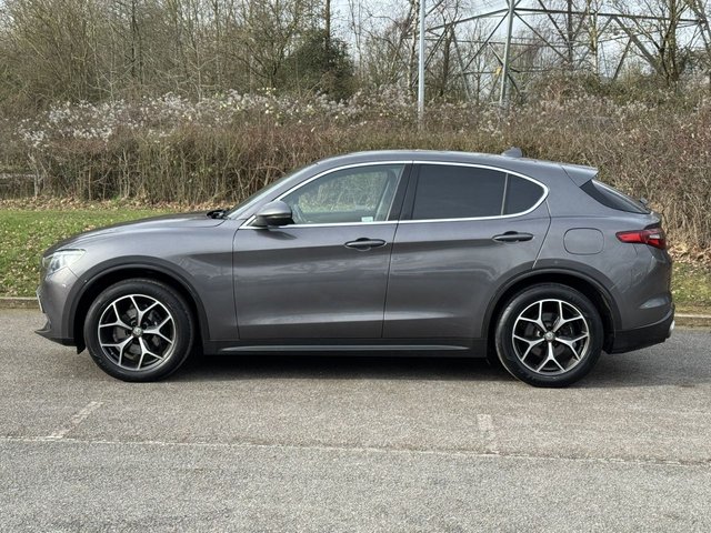 2021 Alfa Romeo STELVIO - Photo 2