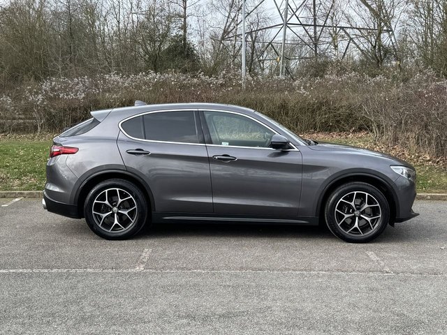 2021 Alfa Romeo STELVIO - Photo 6