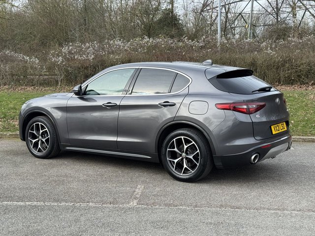 2021 Alfa Romeo STELVIO - Photo 3