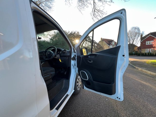 2019 VAUXHALL VIVARO - Photo 9