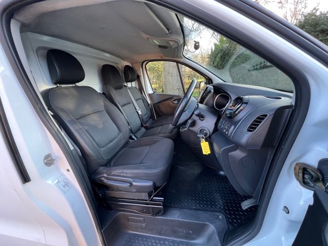 2019 VAUXHALL VIVARO - Photo 10