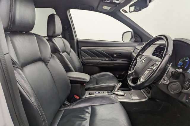 2018 Mitsubishi Outlander 2.4L 4h 5dr - Photo 3