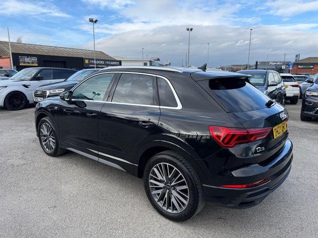 2023 AUDI Q3 2.0 TFSI 40 S line SUV 5dr Petrol S Tronic quattro Euro 6-1 OWNER FROM NEW FINISHED IN MYHTOS BLACK WITH BLACK HLAF LEATHER-SONOS SPEAKERS-HEATED SEATS-CAR PLAY-BLUETOOTH-CRUISE CONTROL-SATNAV-REVERSE CAMERA-DAB RADIO-ELECTRIC FOLDING MIRRORS-DUAL ZONE CLIMATE CONTROL - Photo 4