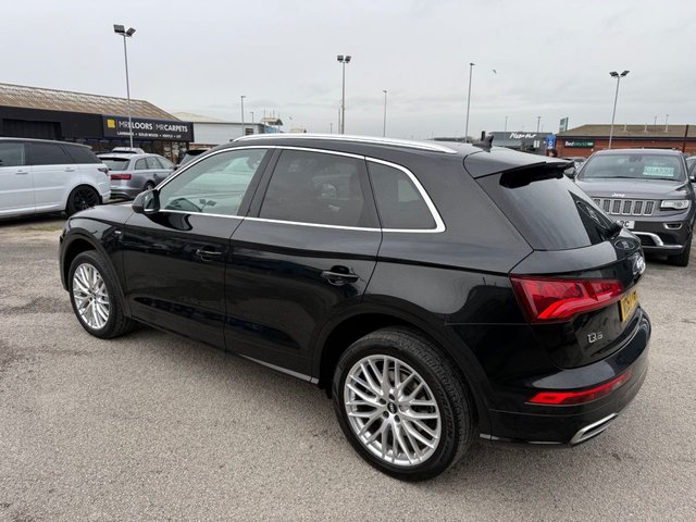 2017 AUDI Q5 2.0 TDI S line SUV 5dr Diesel S Tronic Quattro Euro 6 (s/s) (190 ps)-1 Owner Car From New-Finished In Brilliant Black Metallic-Heated Half Leather Upholstery-Drive Select-20 Inch Alloy Wheels-Auto Tailgate-Auto Headlights-Digital Dash-Heated Electric Folding Mirrors-Wireless Charging-Mfsw-Dual Climate Control-Cruise Control-Dab Radio-Bluetooth-Satnav-Superb Example. - Photo 4
