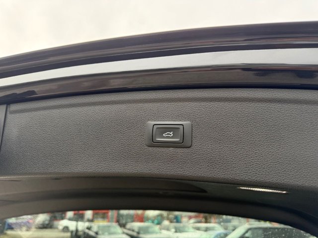 2017 AUDI Q5 2.0 TDI S line SUV 5dr Diesel S Tronic Quattro Euro 6 (s/s) (190 ps)-1 Owner Car From New-Finished In Brilliant Black Metallic-Heated Half Leather Upholstery-Drive Select-20 Inch Alloy Wheels-Auto Tailgate-Auto Headlights-Digital Dash-Heated Electric Folding Mirrors-Wireless Charging-Mfsw-Dual Climate Control-Cruise Control-Dab Radio-Bluetooth-Satnav-Superb Example. - Photo 8