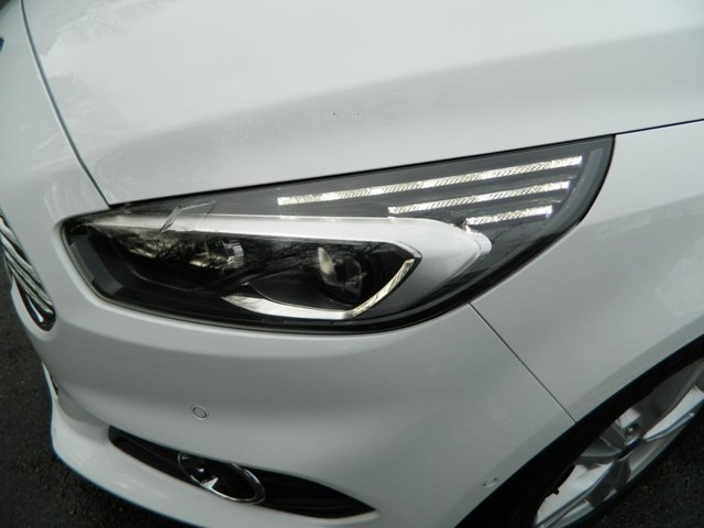 2017 Ford S-Max 2L Titanium 5dr - Photo 9