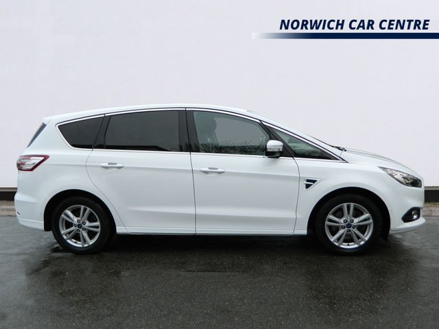 2017 Ford S-Max 2L Titanium 5dr - Photo 2