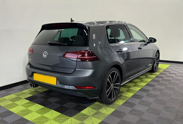 2017 VOLKSWAGEN GOLF - Photo 2