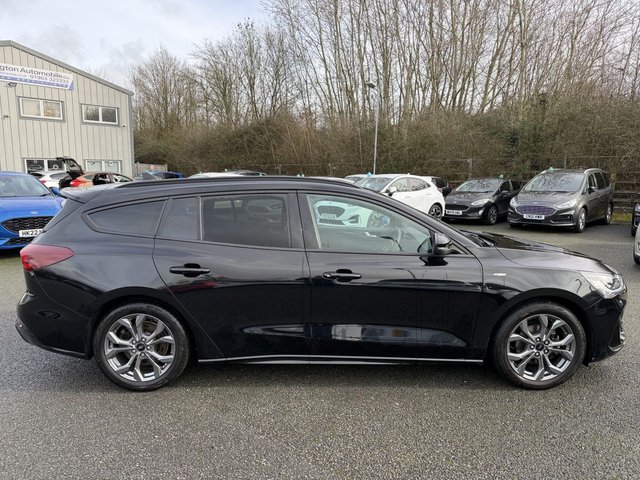 2024 Ford Focus 1L St-Line 5dr - Photo 2