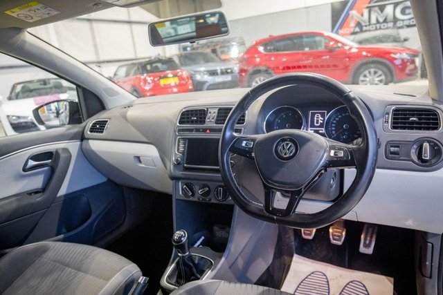 2015 Volkswagen Polo 1.2L SE Design 5dr - Photo 2
