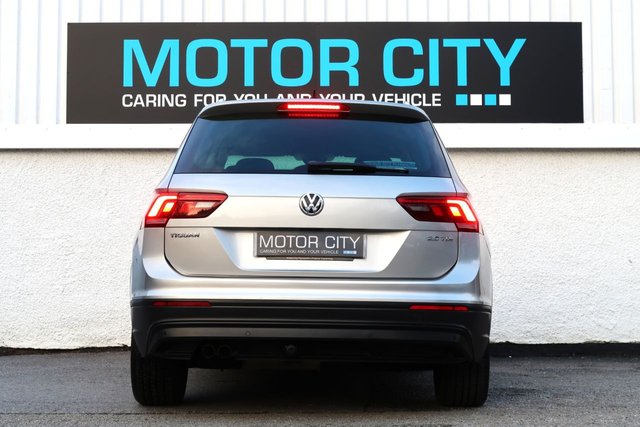 2017 VOLKSWAGEN TIGUAN 2.0 TDI BlueMotion Tech SE SUV 5dr Diesel Manual Euro 6 (s/s) (150 ps) - Photo 9