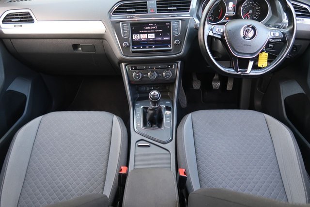 2017 VOLKSWAGEN TIGUAN 2.0 TDI BlueMotion Tech SE SUV 5dr Diesel Manual Euro 6 (s/s) (150 ps) - Photo 2