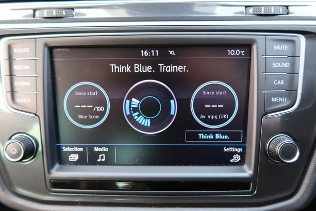 2017 VOLKSWAGEN TIGUAN 2.0 TDI BlueMotion Tech SE SUV 5dr Diesel Manual Euro 6 (s/s) (150 ps) - Photo 10