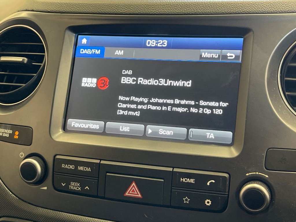 USED 2018 68 HYUNDAI I10 1.2 Premium Hatchback 5dr Petrol Manual Euro 6 (87 ps) APPLE CAR PLAY AND ANDROID AUTO
