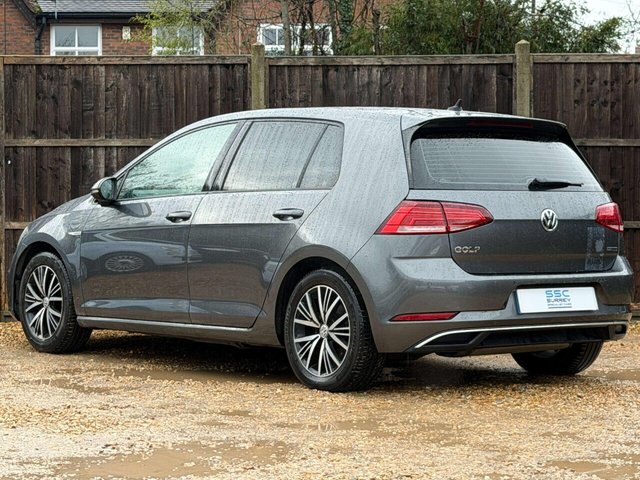 2018 Volkswagen Golf - Photo 4