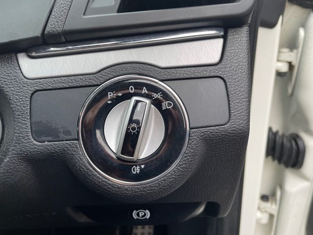 2010 Mercedes-Benz E-CLASS - Photo 12