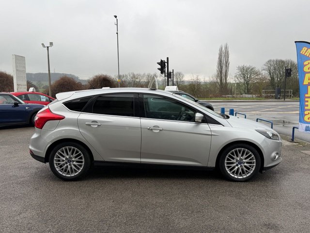 2014 FORD FOCUS 1.6 TDCi Zetec Hatchback 5dr Diesel Manual Euro 5 (s/s) (115 ps) - Photo 6