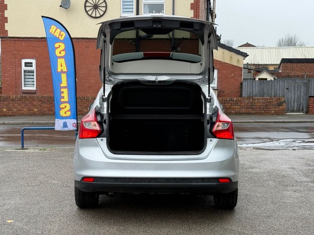 2014 FORD FOCUS 1.6 TDCi Zetec Hatchback 5dr Diesel Manual Euro 5 (s/s) (115 ps) - Photo 11