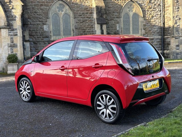 2015 Toyota Aygo 1L X-Play 5dr - Photo 6