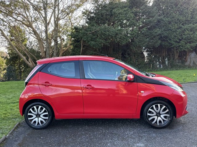 2015 Toyota Aygo 1L X-Play 5dr - Photo 2