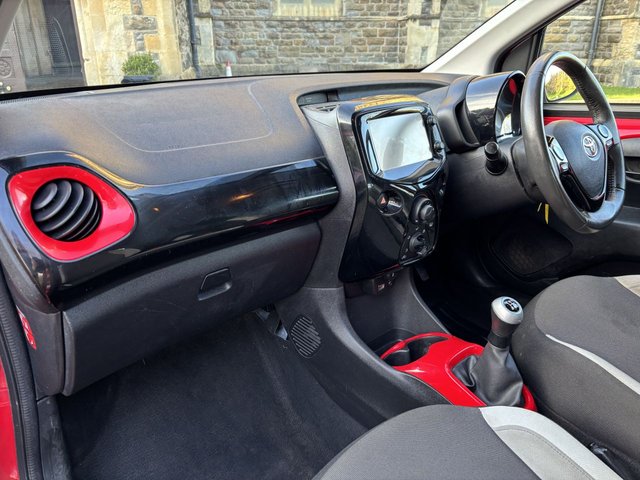 2015 Toyota Aygo 1L X-Play 5dr - Photo 12