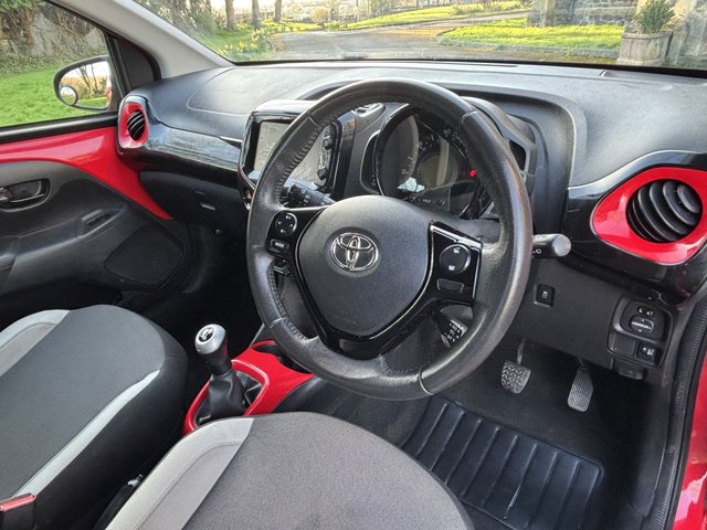 2015 Toyota Aygo 1L X-Play 5dr - Photo 10