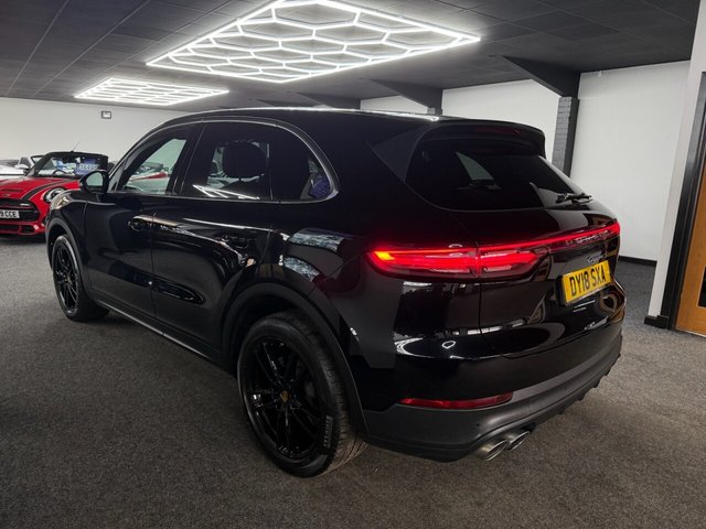 2018 PORSCHE CAYENNE - Photo 4
