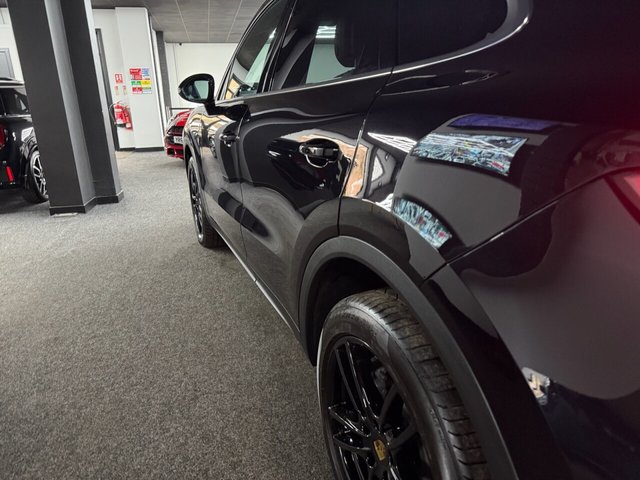 2018 PORSCHE CAYENNE - Photo 6