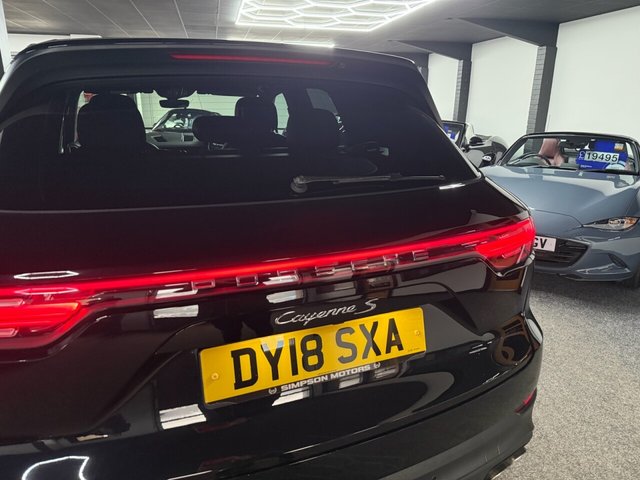 2018 PORSCHE CAYENNE - Photo 8